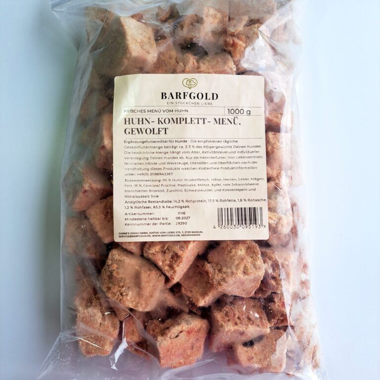 durchsichtiger Beutel mit hellen gewürfelten Fleischstückchen, diese sind aber vorher wie Mett durch den wolf gedreht worden