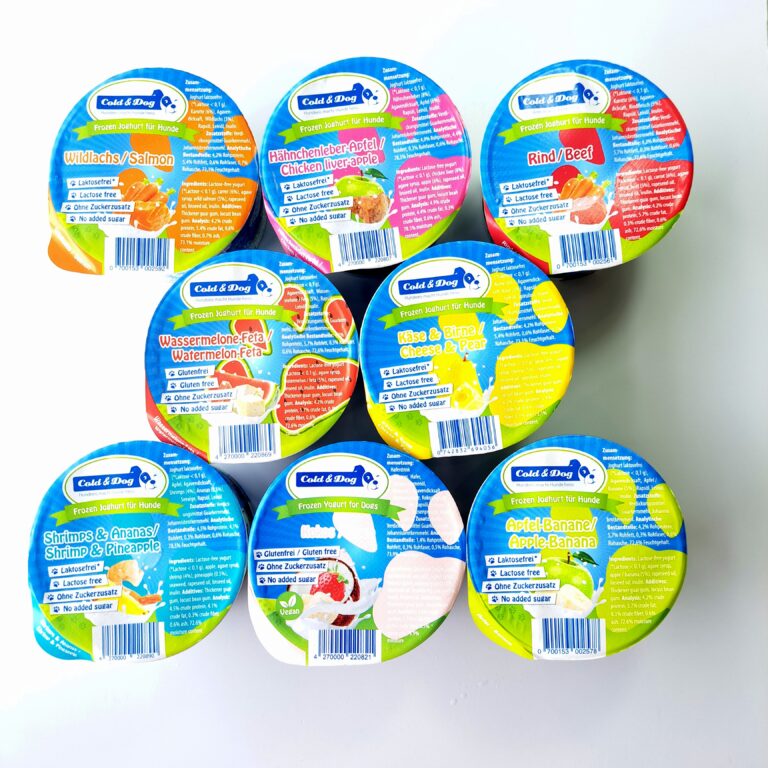 8 verschiedene Hunde Eis Sorten im Becher