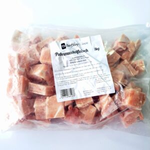 gewürfelte helle Stücke gefrorenes Fleisch